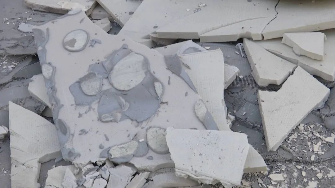 大風(fēng)過后，一小區(qū)外墻保溫層脫落